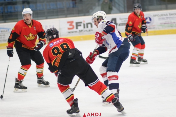 hokej-juniori-bj-ruzinov-11-jpg48DD31E4-78C0-D2E5-8DE8-60B877C71EC0.jpg