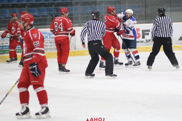 hokej-bj-gel-ahoj18-133A97E3A6-76B6-81FB-71BF-5E1FA95D6C77.jpg