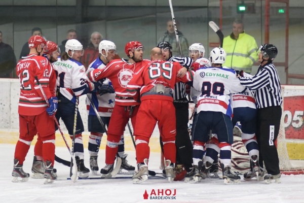 hokej-bj-gel-ahoj18-22328801F-A932-7BED-CB1F-93E750FA7403.jpg