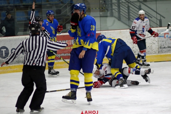 hokej-bj-kezmarok-ahoj-73F10F027-DBE3-3B6E-C68D-A43556E46FDA.jpg